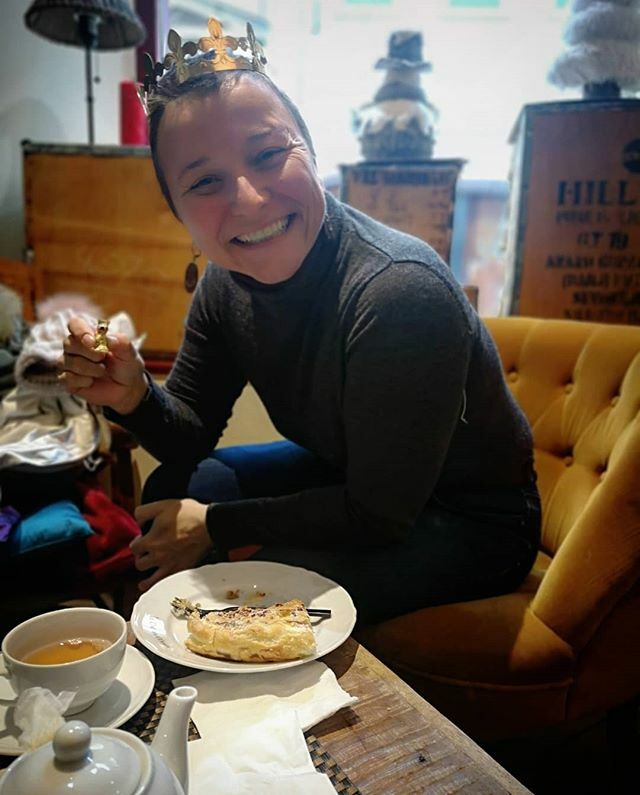 The_des_Muses's tweet photo. Voici notre reine du jour 👑
Et oui, la galette des rois est de retour au Thé des Muses !
.
.
.
#galette #epiphanie #reine
👑🤞🥧
.
.
.
#galette #matcha #frangipane #pistache #roi #reine #reinedujour #unthéoffert #gateau #faitmaison #patisserie #salondethé https://t.co/T0R2dNp00c https://t.co/6fRxraLYTi