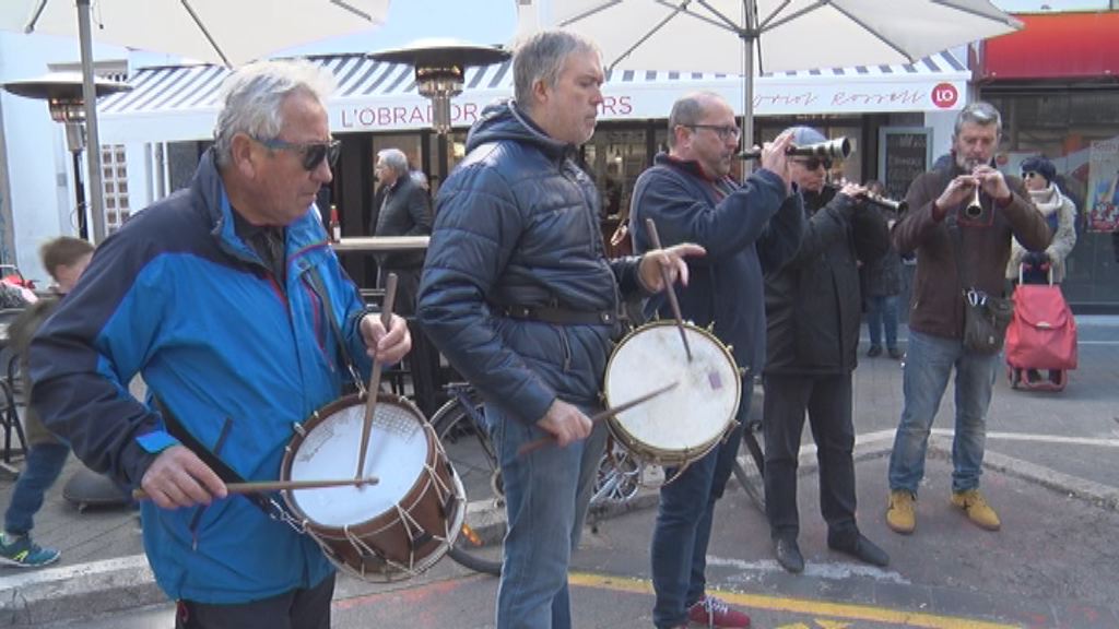 La cita setmanal de les Gralles per la Llibertat protesta contra la inhabilitació de Quim Torra
MÉS INFO: 📺rtvelvendrell.cat/la-cita-setman…
