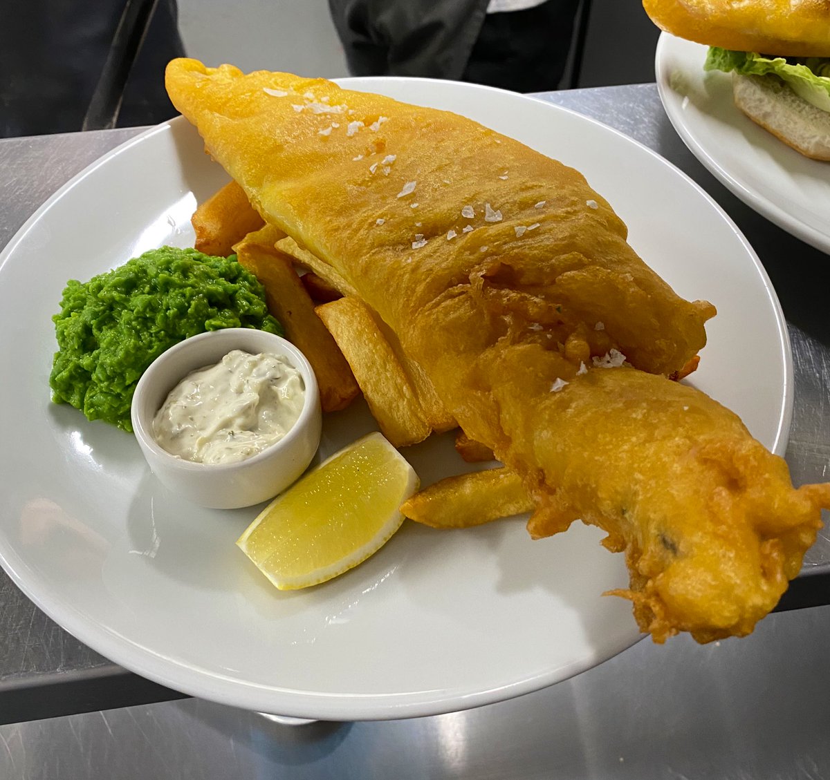 TheEasyFishCo's tweet image. Can’t beat the classics on a rainy January day! #fishandchips #easyfish 🐟