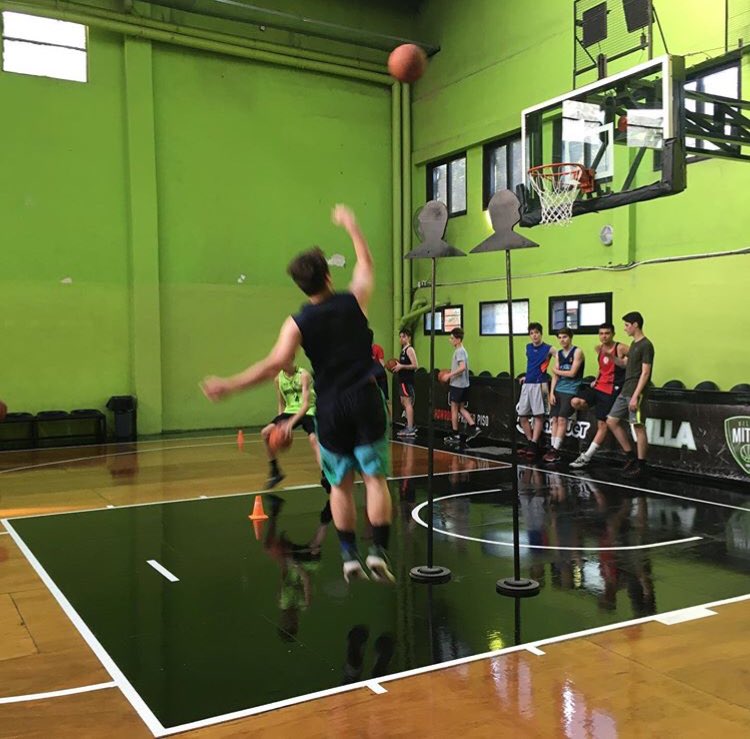 MitreBasket's tweet photo. Arrancamos con los entrenamientos abiertos. Categorías Sub 13, Sub 15, Sub 17 y Sub 19 los esperamos de lunes a viernes de 18hs a 20hs. https://t.co/a0uk6cDGxl