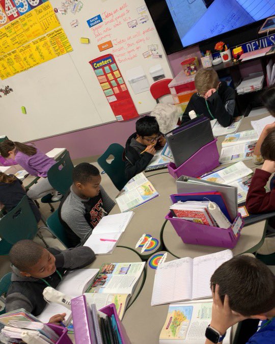 GradeOdell's tweet photo. Becoming experts on NC Economy through Jigsaw groups. @wrodell35 https://t.co/RSEqnQanF6