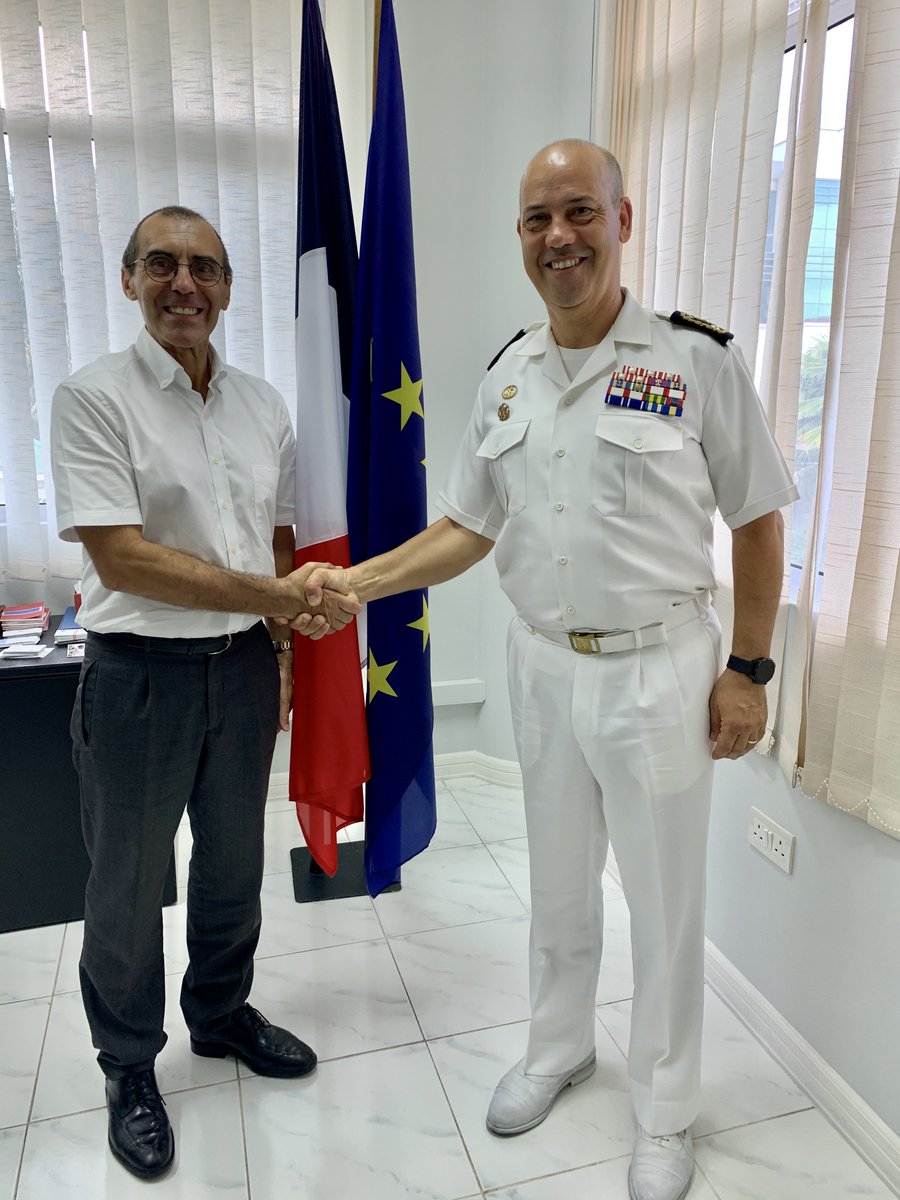 🇸🇨🇪🇺 #OpATALANTA Force Commander Commodore Vizinha Mirones 🇵🇹 met French Ambassador to Seychelles, H.E. Dominique Mas 🇫🇷 this past week. 

The F.Cdr. introduced himself & discussed ways to further enhance cooperation in the region. #EU #EUInTheWorld @SeychellesDFA @Defense_gouv