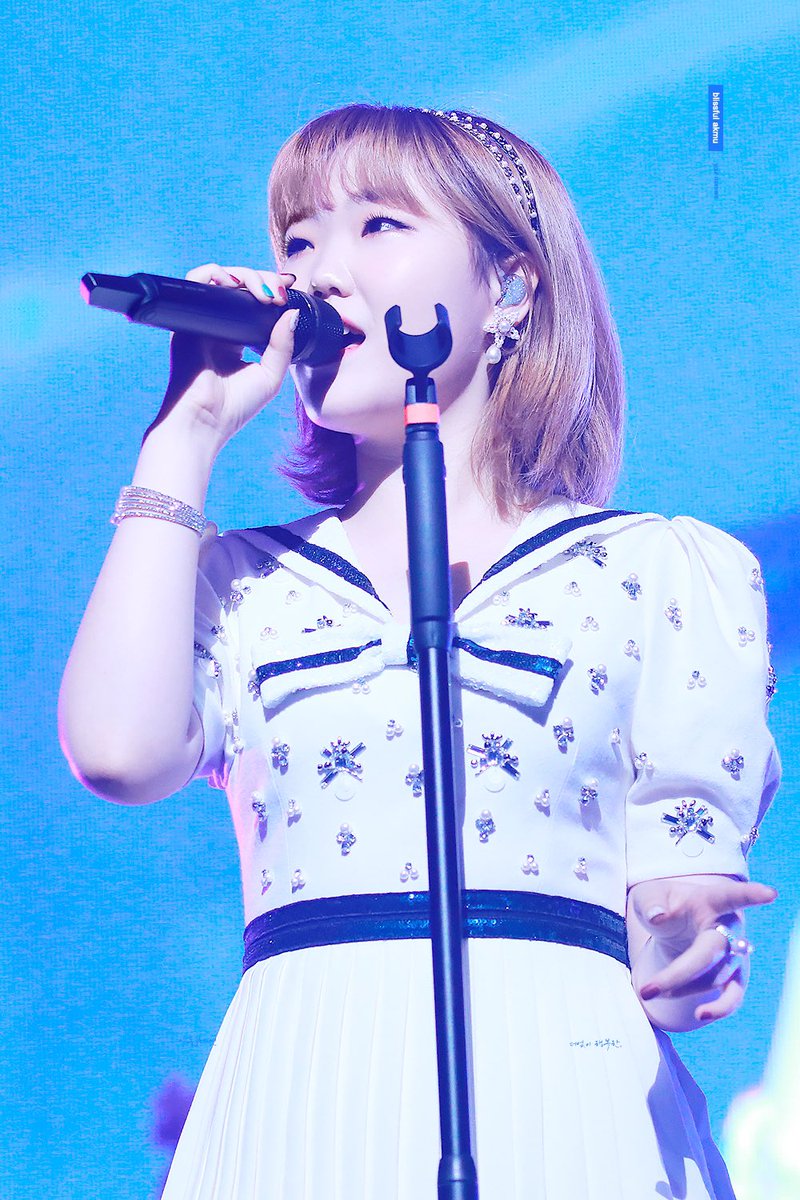200104 항해 고양콘서트 #수현 HQ

항해 중 처음 만난 단발수 😍
긴머리일때의 수현이는 여왕같았는데,
단발수는 수현이 꿈처럼 공주같아

#악동뮤지션 #악뮤 #악뮤수현 #이수현
#akmu #suhyun <a href="/official_akmu/">official AKMU</a>