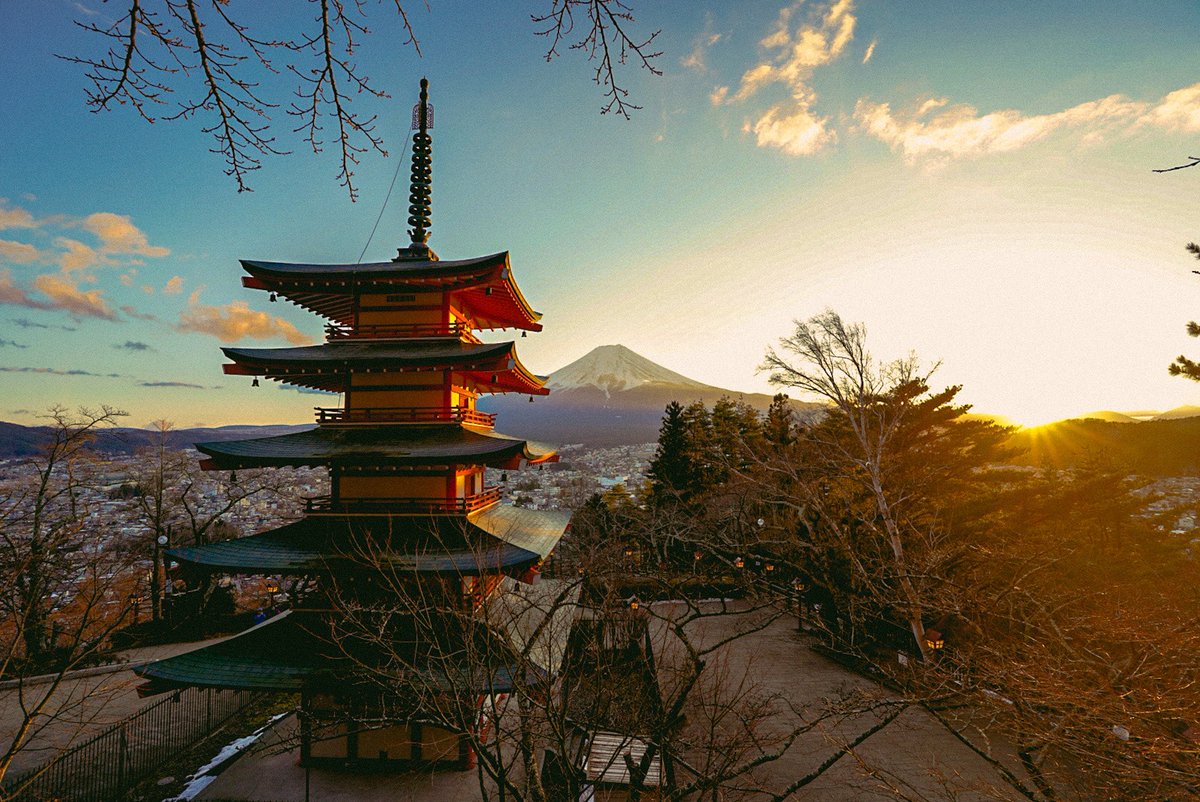 Which one is better for this #chureitoPagoda & #MtFuji photo!?

#japanphotographer