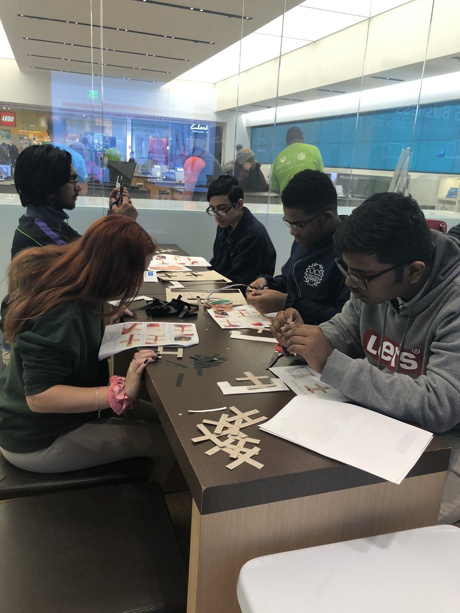 ChalimaS's tweet photo. The Exploring CS class creating their own finger sensor at the Microsoft Store. @OCSDelaware @OdysseyCHS https://t.co/nMQTzXKqmM