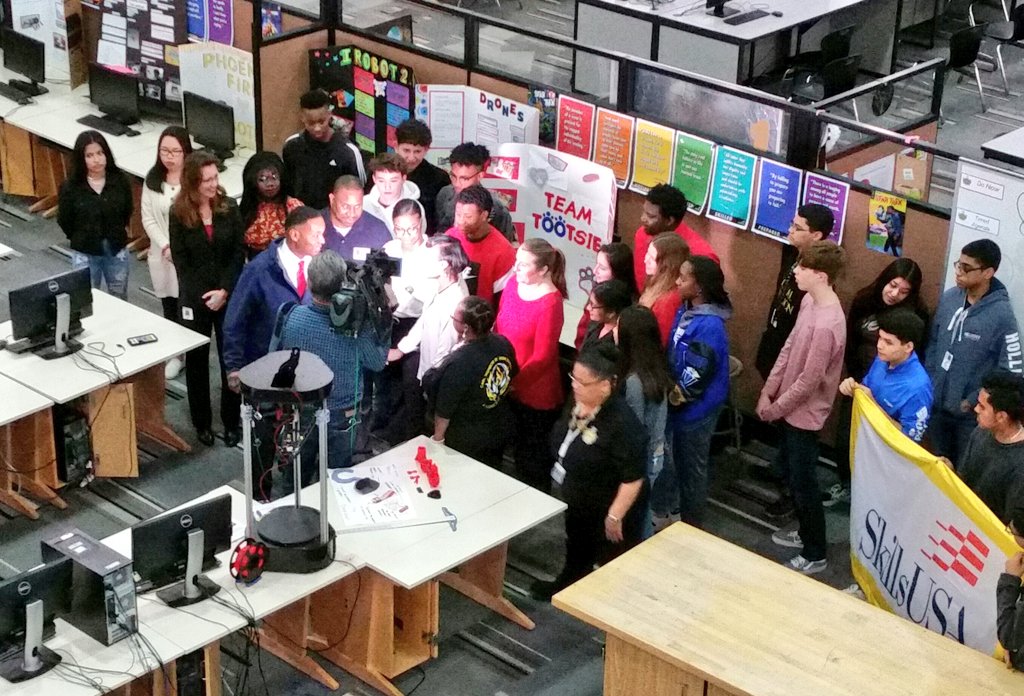 PapkeAndrew's tweet image. The celebration continues with a visit from @FOX26Houston @cwhs_springisd for a live segment on Dawn Ford. She earned a full ride to @UVA through the @possefoundation. Congratulations and thank you for making all of us proud! #WunscheWay #PosseLove @RodneySpringISD