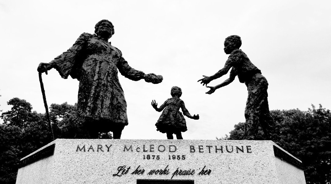 MarkJWestpfahl's tweet photo. @historyfrog @Gilder_Lehrman @FordsEdu The Mary Bethune statue, and the East Side of Lincoln Park, provides an interesting juxtaposition compared to the Emancipation statue. There's a message of self empowerment, hope, and capability, compared to the "I saved you" feeling. #whhti19 @FordsEdu #TeachReconstruction https://t.co/cVgUY6PMNH
