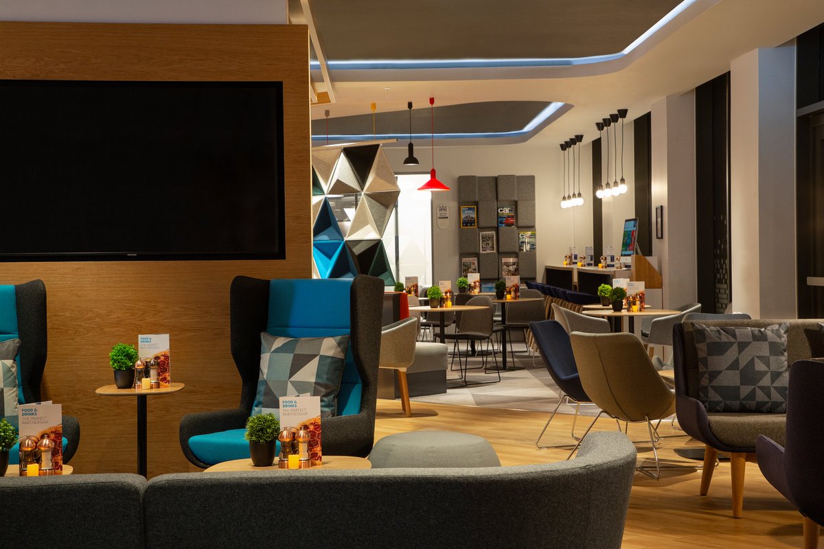 HIEX_Barrow's tweet photo. Do call in to the #HolidayInnExpress in #Barrow for a drink πΉ or something tasty to eat π on these cold winter days π₯Ά #teamhiexbarrow #warm #welcome #rbh #ihg #AshallProjects https://t.co/uPH5rrmHAp