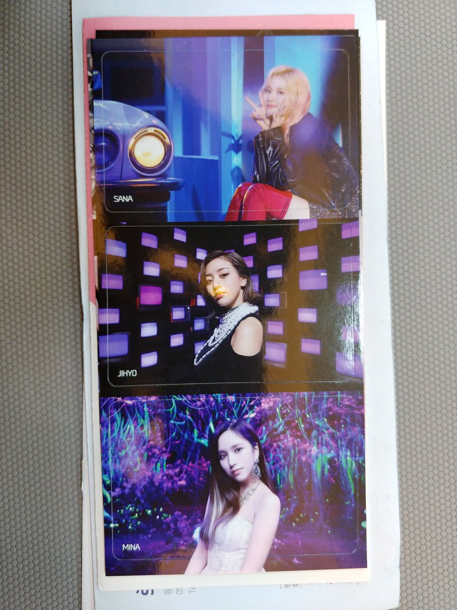 ONCE_uponaTWICE's tweet photo. 울와 (우리 트와이스) 그동안 정말 열심히 일해왔고 살아온거 원스들이 다 알고 있으니깐 힘들때 의지하고 앞으로도 기운차게 활동하길. 트와이스를 정말 아끼는 원스들의 마음이 닿길. 서로가 서로에게 특별해지길 @JYPETWICE 
#FeelSpecial
#원스가_힘이_되어줄게
#원스도_트와이스도_지지않아 https://t.co/KGrJzqqz5r