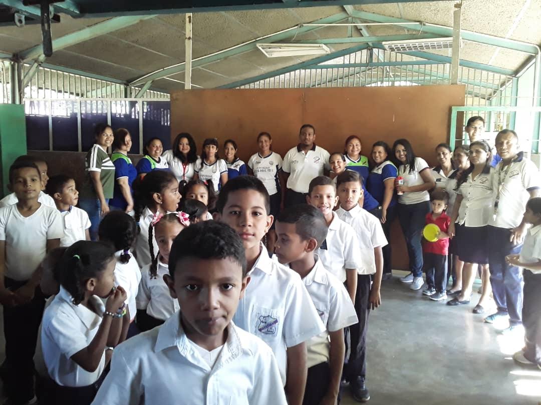 Municipio2's tweet photo. #07Ener || Niños y Niñas de la Patria se incorporan a clases con total normalidad en Instituciones Educativas del Municipio Miranda #Guarico consolidando #DiálogoYConvivenciaPolítica @NicolasMaduro @psuvaristobulo @MPPEDUCACION https://t.co/7pv2Wus0bk