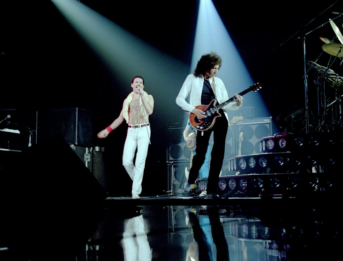 QueenWillRock's tweet photo. Happy #TwosDay 🖤🖤 https://t.co/DpQR7L9QL6
