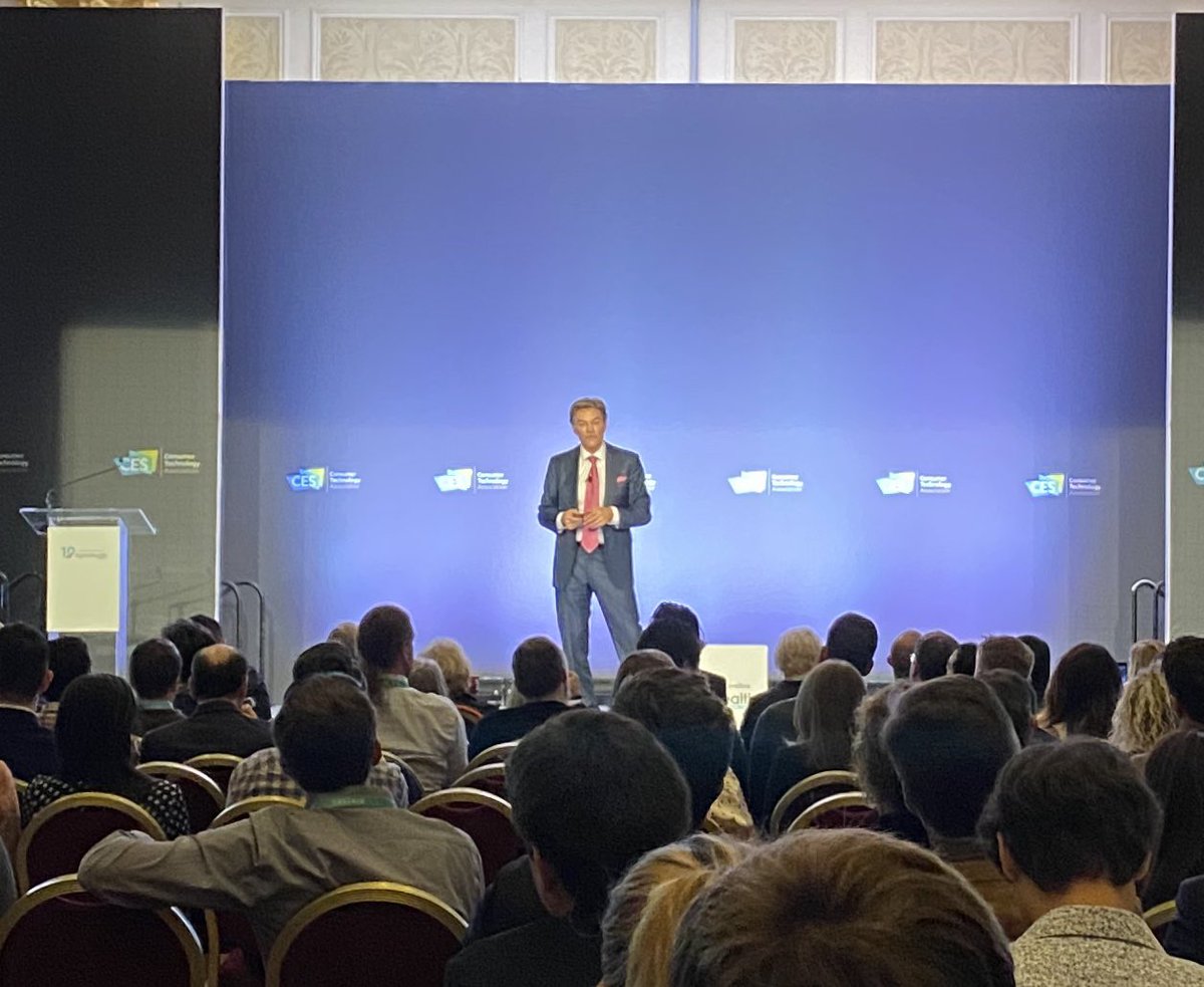 dcaiazza's tweet image. Dr Oz dropping knowledge about sleep. Alcohol consumption and smoking are way more disruptive to sleep versus caffeine.  #SleepGeek #SleepScoreLabs #CES2020