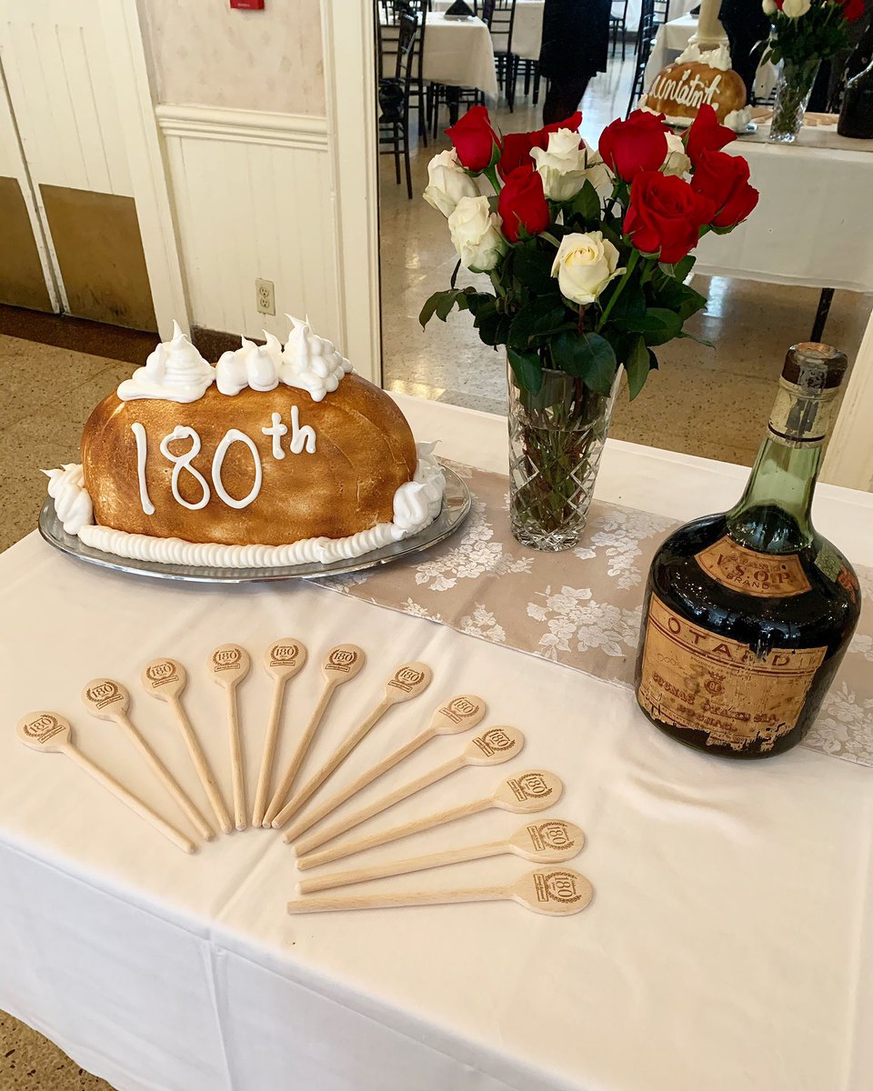 jmny33's tweet photo. Cognac Otard pour le 180eme anniversaire du restaurant Antoine’s de la Nouvelle Orléans. Du bon élixir de ma région. Vive le Sud Ouest de la France. 👍🇺🇸🇫🇷⚜️ #cognac @otard @cognacotard https://t.co/2cNrMg5Mp0