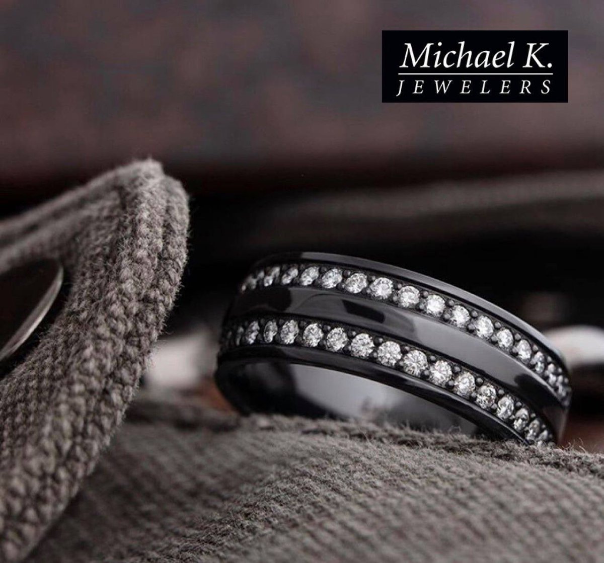 Zirconium & white diamonds make a #stunning pair that were destined to be together!
#MichaelKJewelers #Lashbrook #wedding #weddingring #mensweddingring #diamond #diamondband #diamondring #14K #handmadering #zirconium #zirc #ringshot #diamonds #ringoftheday #westwoodvillage