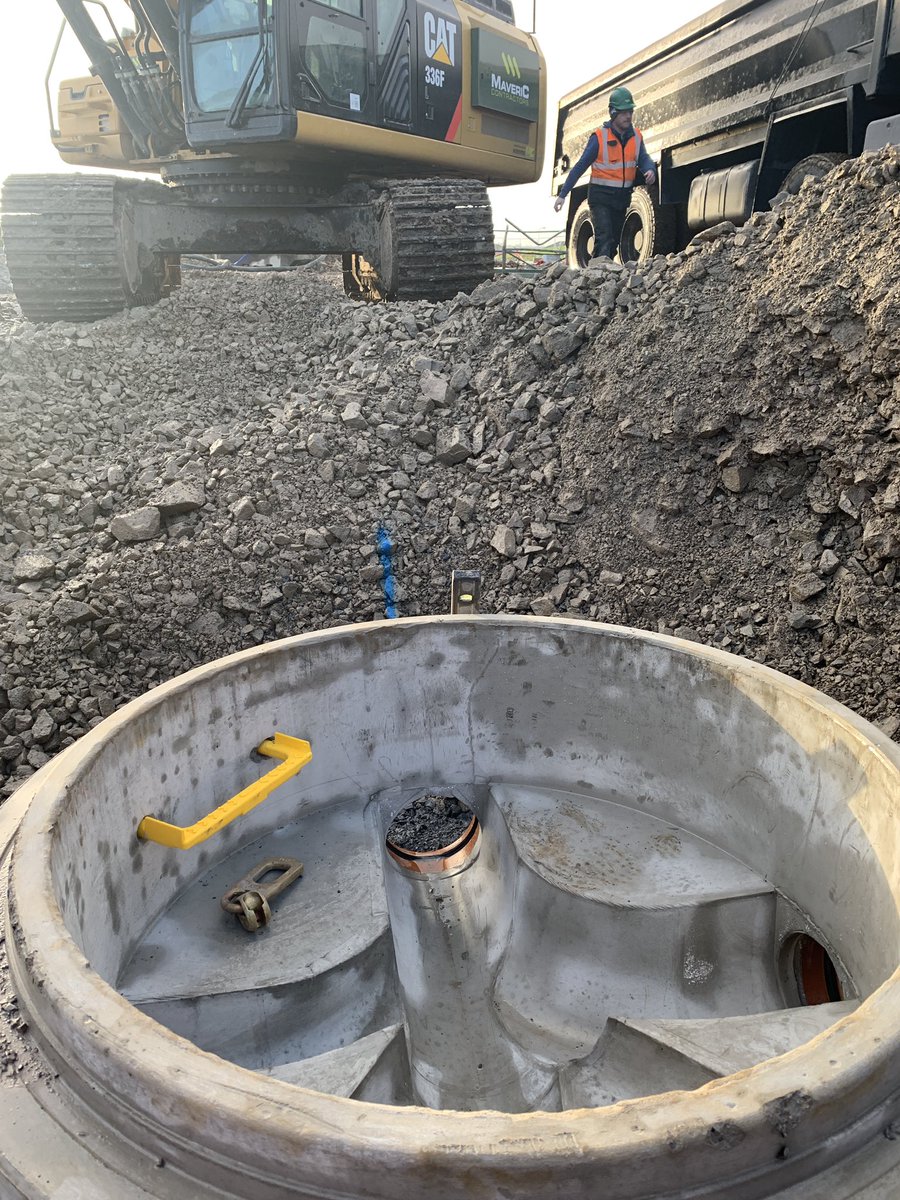 MavericContract's tweet image. We’re using the  @treacy_concrete #perfectbase 

Makes our soooo easy                              #perfect 

#concrete 
#pipelaying 
#weloveit
#lasers
#rebuildingireland 
#precision