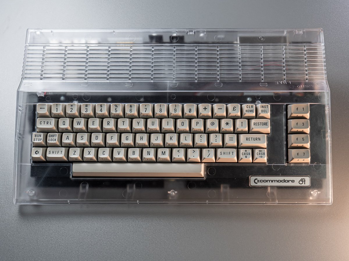 Here are some photos of the new transparent Commodore C64C case with installed Ultimate 64 Elite. #C64 bit.ly/2rj0ybR