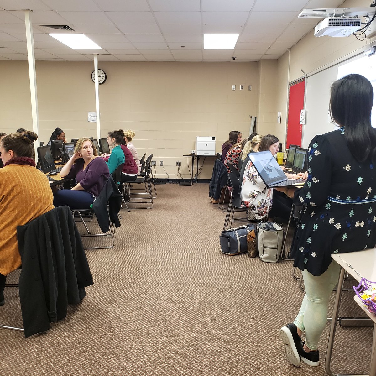 PearaStories's tweet photo. .@pearlandlittles representing at @PearlandISD during our #lookingglassPD #PearlandTech https://t.co/3TLsTURN14