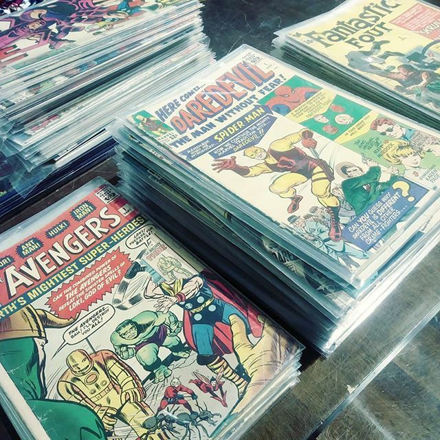 FarpointToys's tweet photo. A quick teaser of the massive #silveragecomics collection that just walked in the door.
#keyissue #marvelsilverage #avengers #fantasticfour #daredevil #thor #farpointtoys #epichaul #comichaul #fromretrotorightnow https://t.co/7fOxpZ6fXF https://t.co/f5JNHbrkYp