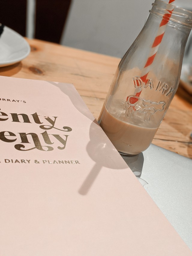 Because admin is always better with friends....
Another great find in Nottingham ☕️ <a href="/WIREDcafebar/">Wired on Wheels</a> 
Well it wasn't all admin actually, there was a fair amount of secret squirrel planning *imagine squirrel emoji here*
#wirednotts #coworking