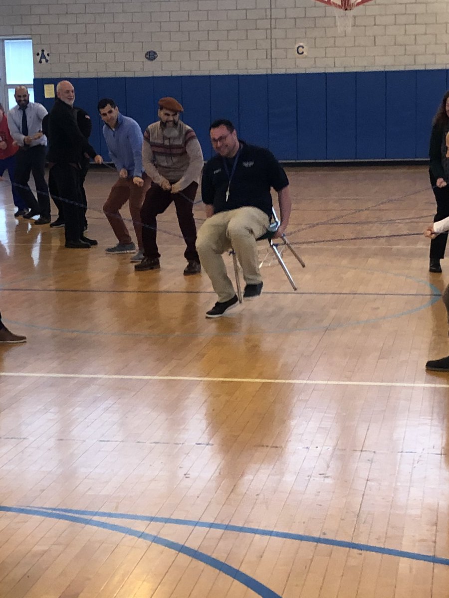 FrankConwellMS4's tweet photo. @FrankConwellMS4 Administrators @rstellatoMS4 and Ms. Santiago lead a staff meeting with a team building exercise this morning. #teamworkmakesthedreamwork #MS4Rocks #MiddleSchoolEducators https://t.co/lNDnapzUc3