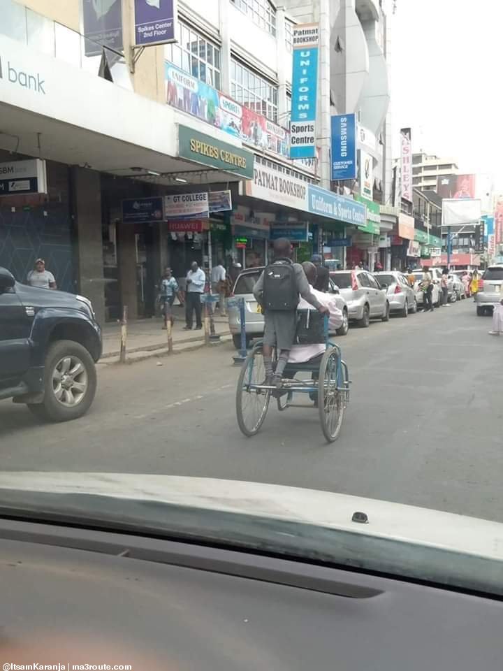 22:34 A rare picture, Genuine love. Happiness is the small things we do.Ma3Route   via <a href="/ItsamKaranja/">Sam</a>