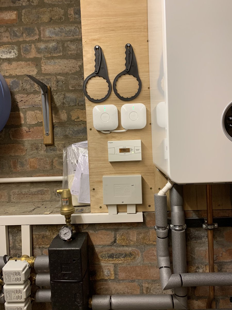 agosto1968's tweet photo. @WorcesterBosch @googlenest #beautfulbeast almost finished this project, taken a while as I was on it on my own. Happy client
#worldplumber #pipeporn #proudplumber https://t.co/vkyFqrPQX1
