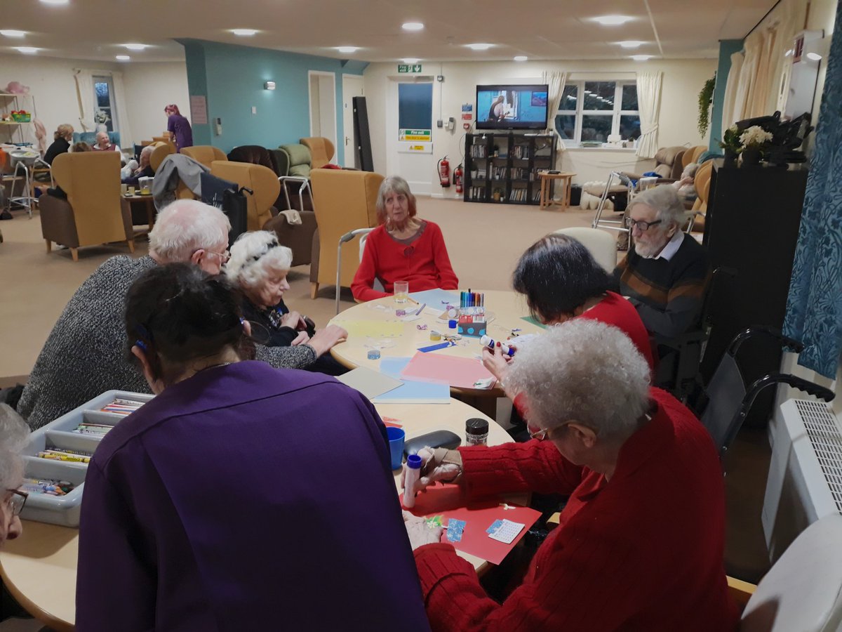 CarolHo01415055's tweet photo. Residents at ANNESLEY LODGE  are busy making their yearly calendars so they can plan their yearly activities #busybees #happyliving C2 https://t.co/5TDxRWjEDT