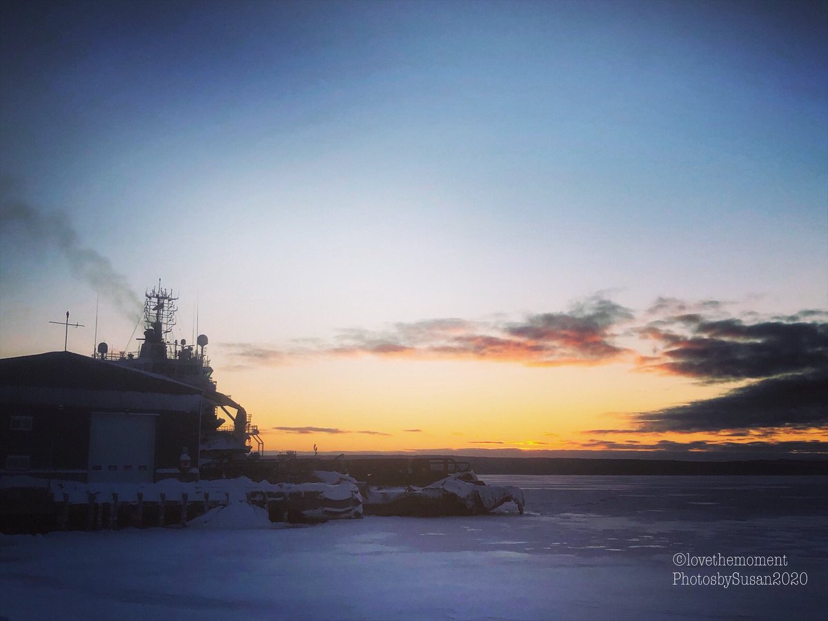 Suz0223's tweet photo. First pretty sunrise I captured of 2020!!!!..... 
#lovethemomentphotosbysusan https://t.co/63EMhI5EZL