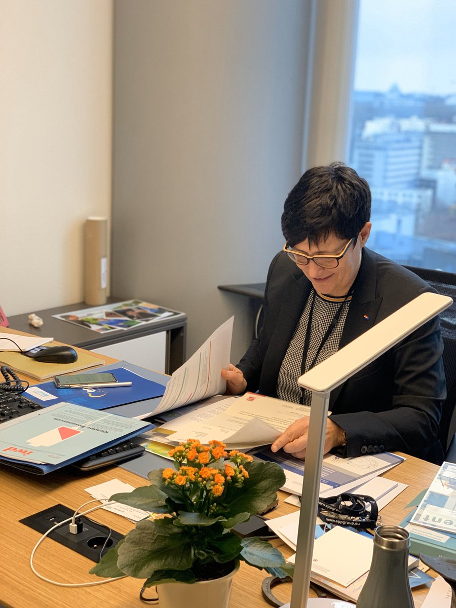 ChSchneider's tweet photo. #backtowork
Nach dem Jahreswechsel, geht heute wieder für mich in Brüssel mit der Arbeit los.
#ambitiouseurope https://t.co/lNAkvNnPrJ