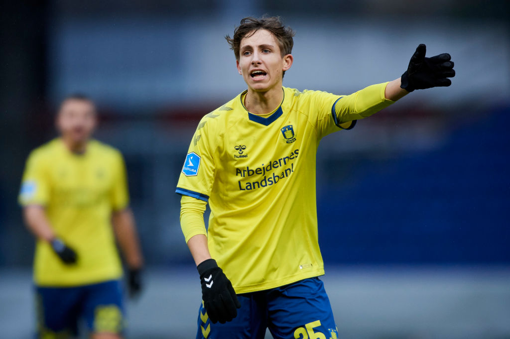 fatihakman65's tweet photo. İDDİA;
Fenerbahçe brondby takımında oynayan Danimarkalı on numara jesper lindstrom un Fenerbahçe yle sözleşme imzalamak için yola çıktığı iddia ediliyor https://t.co/6tqS6FcFY9