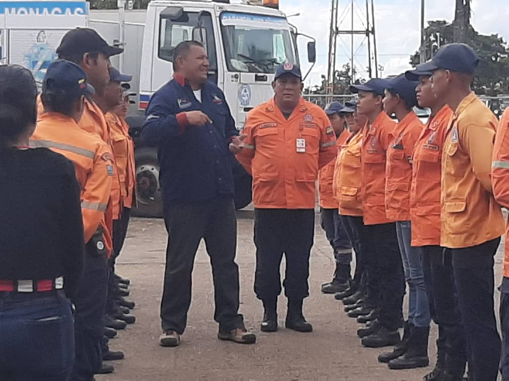 monagaspcad's tweet photo. #07Ener En nombre de la gob. @yelitzePSUV_ el Secretario de @PSC_Monagas César Barrios le dió la bienvenida a los funcionarios de @monagaspcad #Maturin quienes cumplieron horario navideño.y los invitó a que continuarán trabajando.
@yelitzePSUV_
@PCivil_Ve https://t.co/h1d2sIwTXI
