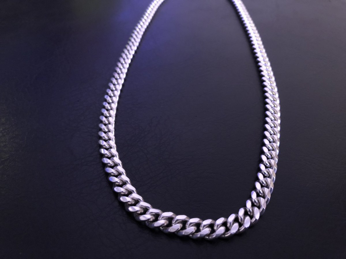 _jewelerimports's tweet photo. 🚨Be your own icon 💯
Cuban link🥶 
94 grams sterling silver 🤑
24 inches 😏
Check out our limited supply. Only at..  
https://t.co/wnrz97R3Lm https://t.co/Aj6y6dQs6H