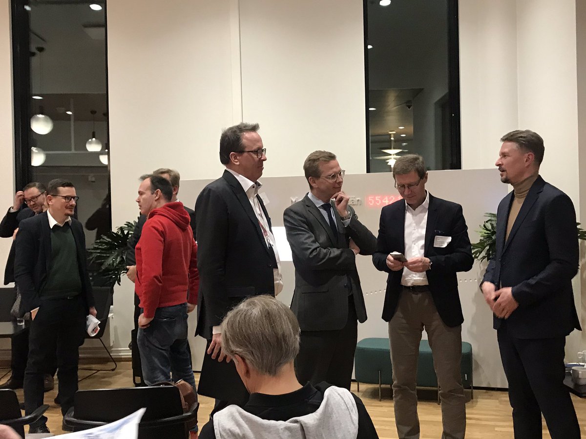 evalimaa's tweet image. #mistäkasvua?
#kirjajulkkarit #mikkomattinen