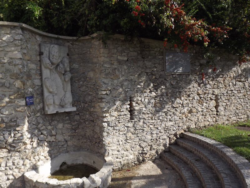 La naissance du jour salue la création du compte d’Antoine Gilbert, sculpteur peintre de Gagny 1948-2001. En 1966, jeune artiste, il reçoit une commande de la ville de Montfermeil pour la Fontaine Jean Valjean &amp; Les Misérables de Victor Hugo <a href="/Montfermeil_off/">Ville de Montfermeil</a> @MVHugo @CDT93 @gagny