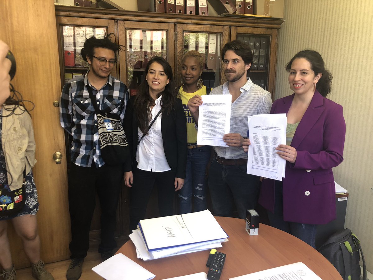 gonzalowinter's tweet photo. Hoy,junto a la Coordinadora Nacional Migrantes, presentamos proyecto de ley para que extranjer@s residentes puedan participar del proceso constituyente. https://t.co/hHxxY7k1EB