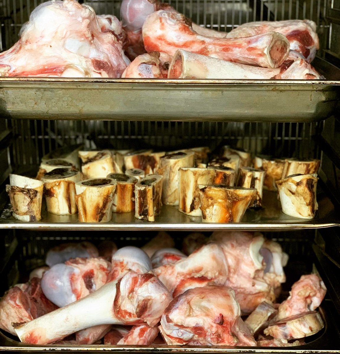 ScranandScallie's tweet photo. #fromnaturetoplate we don’t let anything go to waste! 🦴🍖#fullofflavour #scranandscallie #foodpassion #scran #localproduce #scottishproduce #gastropub #edinburgh #stockbridge #bones #extractingflavour #behindthescenes #dayinthelifeofachef #inhousebutchery #delicious #tomkitchin https://t.co/7B1MVIuPNs