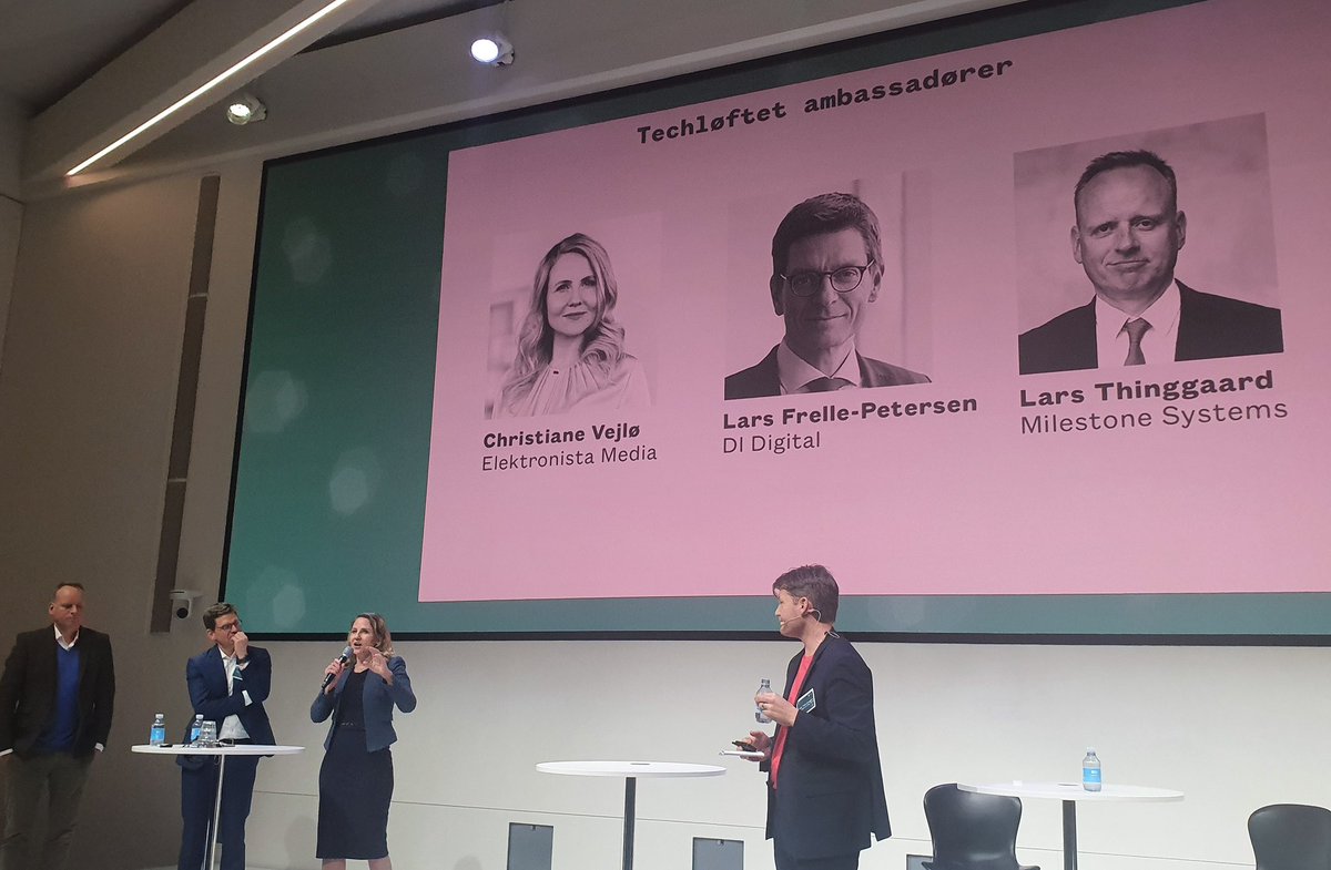 Borreschmidt's tweet image. Dansk lancering af #TechPledge hos @di_digital_, bl.a. for at illustrere digital ansvarlighed som dansk styrkeposition 🇩🇰 Samfundsansvar skal tilbage i #Tech - både gennem industri og enkeltpersoner 💪🏻 #DIdigital #TechDerTæller #TechLøftet #TechPlomacy