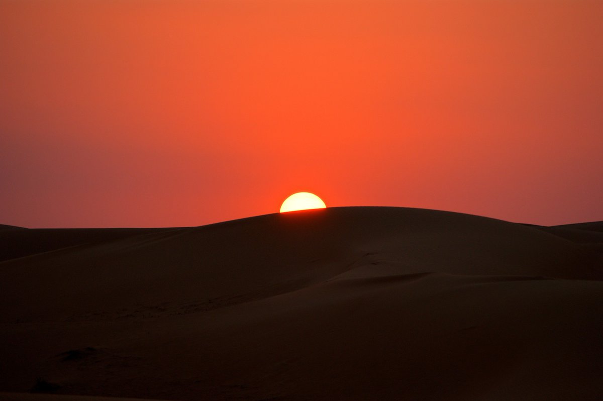 Experience the magic of the #Dubaidesert on a #sunsetsafari with #orienttours. Enjoy a memorable #dunebashing session before delighting in sumptuous dinner at Bedouin-style camp with traditional entertainment. #orienttoursdubai #desertsafari #dubai #magicalsunsets #beauty #nature