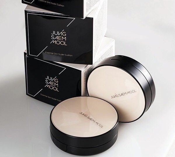 Jungsaemmool кушон свотчи. Корейская база под макияж с дозатором. Jung saem mool essential skin nuder cushion. Jung saem mool. Jung saem mool кушон оттенки.