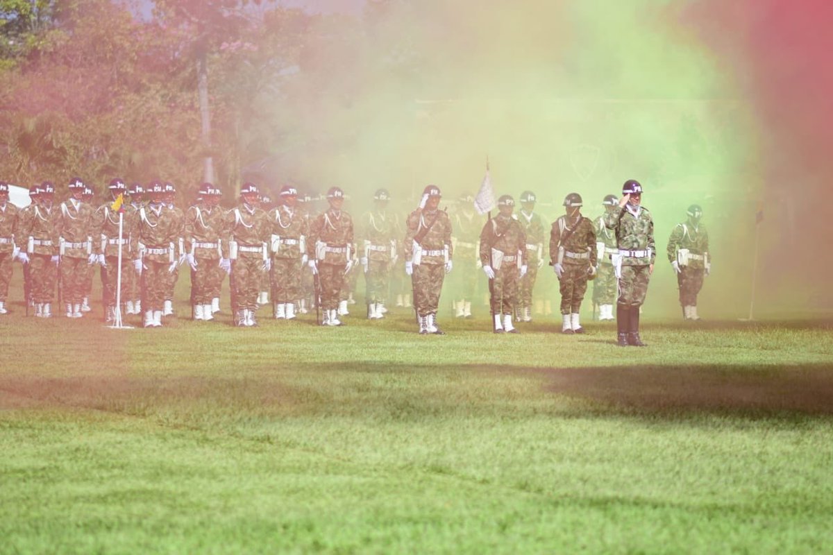 GobdeSantander's tweet photo. ... por parte del Señor Brigadier General Mauricio Moreno Rodríguez, (Comandante saliente) al Señor Brigadier General Marcos Evangelista Pinto Lizarazo (Comandante entrante) @Ejercito_Div2 https://t.co/1VRKltBDNH