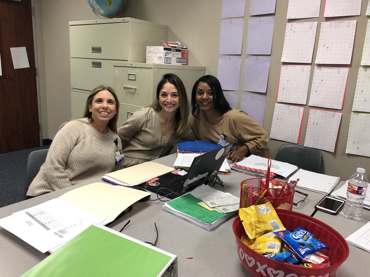 MRobinsonElem's tweet image. Great Minds Think A Like! Data Digging in 5th Grade.❤️ #makinglearningmagical