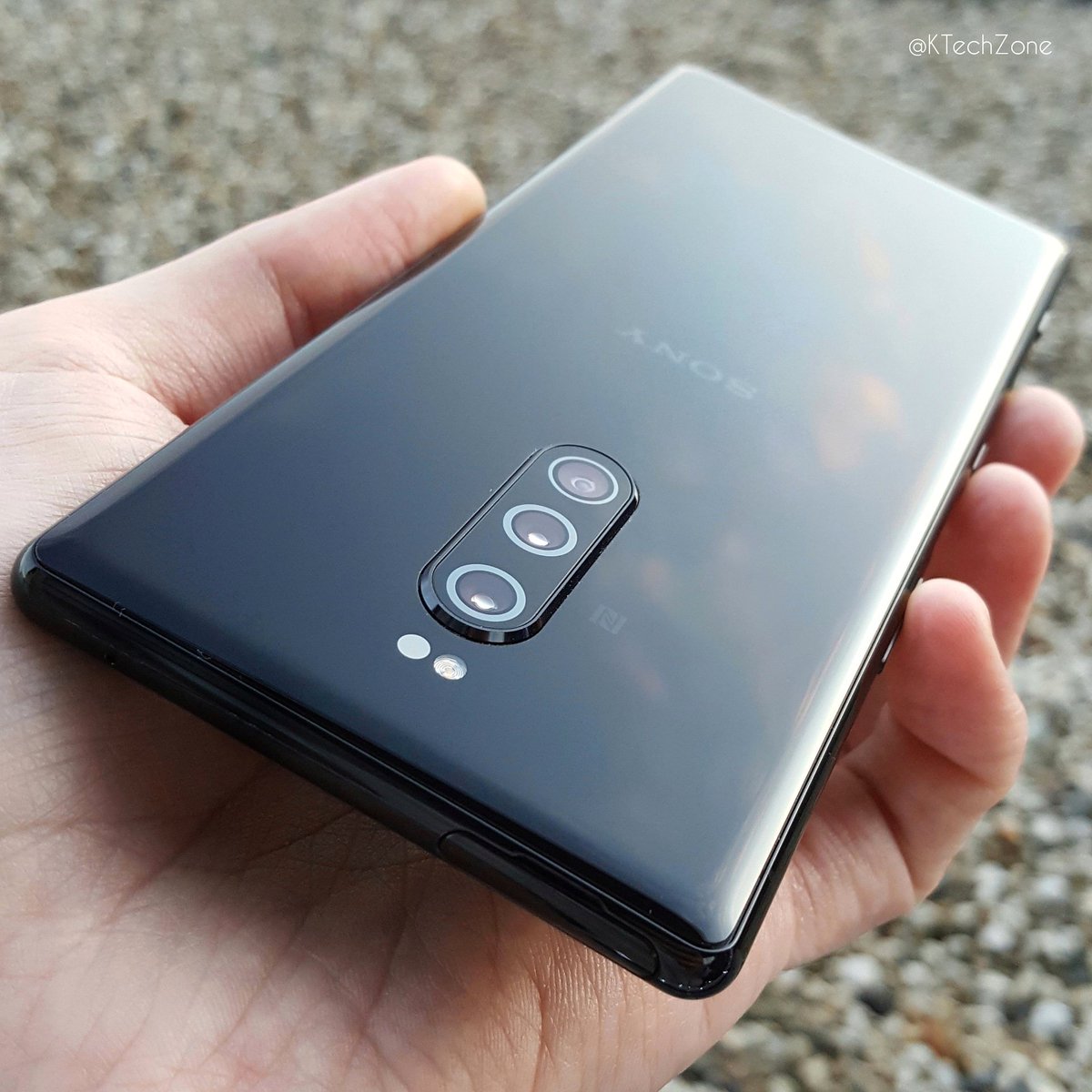 I try a lot of different #phones , BUT I always go back using the #xperia1 😆 Boxy design, killer 4k 21:9 #cinewide display.. THE MOST UNDERRATED PHONE of 2019🔥
#sony #sonymobile #smartphone #smartphones #design #4kdisplay #oled #triplecamera #eyefocus #nfc #underratedphone