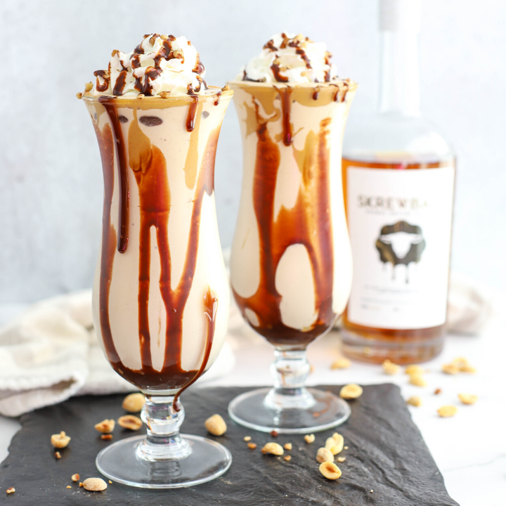 Peanut Butter Whiskey Milkshake is a boozy shake made with creamy peanut butter, chocolate syrup, vanilla ice cream, milk and Skrewball Peanut Butter Whiskey topped with whipped cream and chopped peanuts. 

Get the #recipe : simplymaderecipes.com/peanut-butter-…

#whiskey