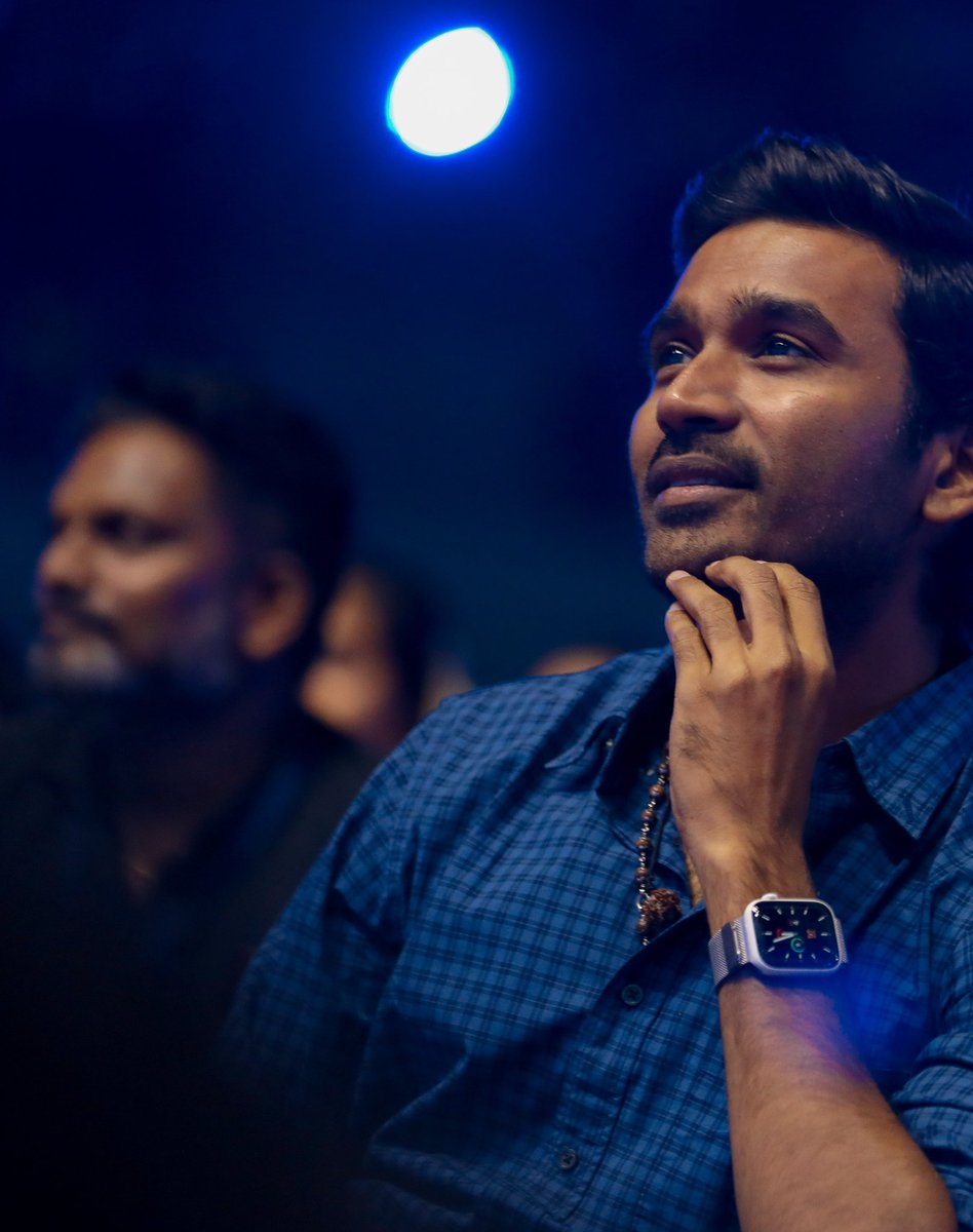 _itz_carmel's tweet photo. #PattasTrailer 🔥🔥🔥🔥🔥
#PattasPongal 
#Pattas 
#PattasAudio 
@dhanushkraja 
@actorvijay 
Recent addiction #Dhanush https://t.co/B8jkK0Jz4B