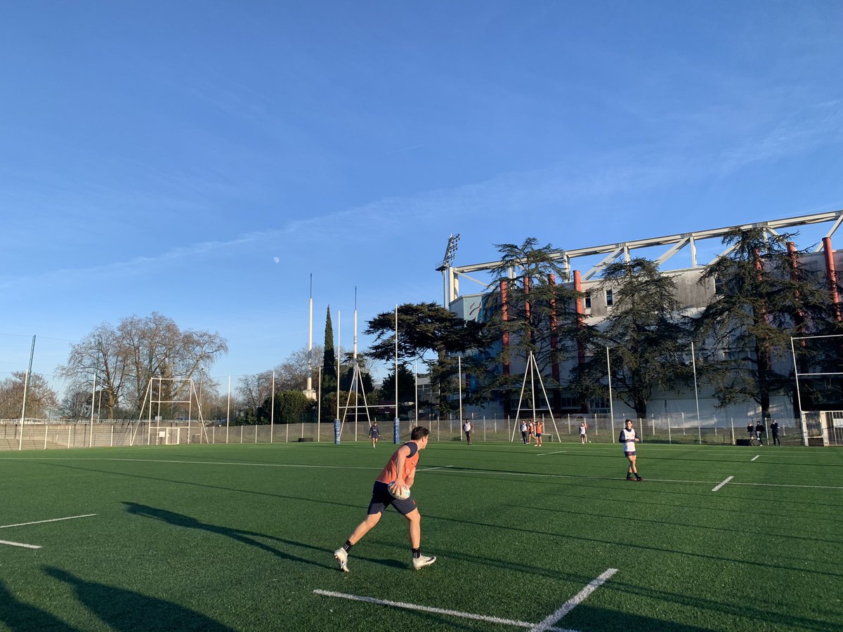 Premier entraînement de France 7 à Bayonne pour cette reprise 2020.
Prochaine échéance @hamilton7s. #collectif #france7 @JulienRobineau <a href="/FranceRugby/">France Rugby</a> <a href="/PaulinRiva/">Paulin Riva-OLY</a> <a href="/Marvin_Oconnor/">Marvin O'connor</a> <a href="/TaviteVeredamu/">Tavite Veredamu</a> <a href="/pierremignot13/">Pierre Mignot</a> <a href="/lamane13/">LaMane</a> <a href="/StephenParez/">Stephen Parez</a> @terrybouhraoua