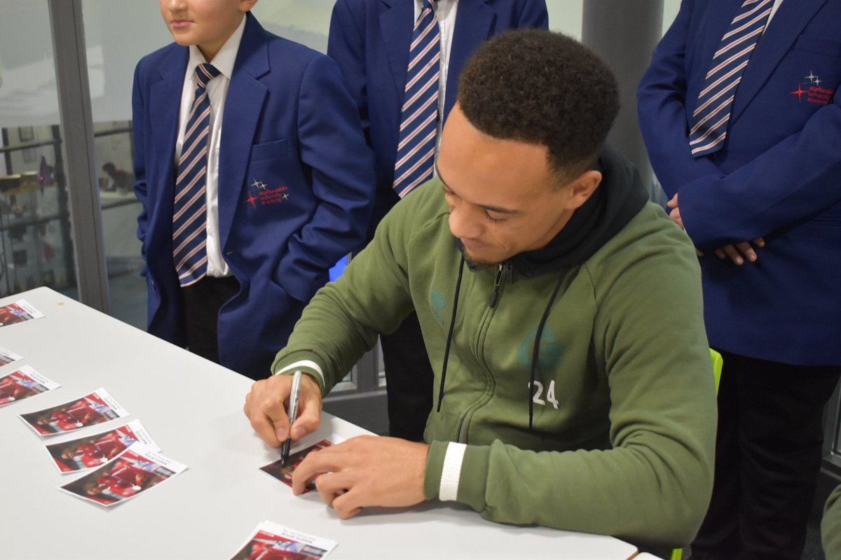 WFCFoundation_'s tweet photo. 🎉 Happy 25th birthday to @WFCOfficial defender @ShayFacey!
Shay and @Josh_Gordonn visited students at a @WFCCP session @suaupdates last month. #wfccp #community https://t.co/wTjgNmbmJE