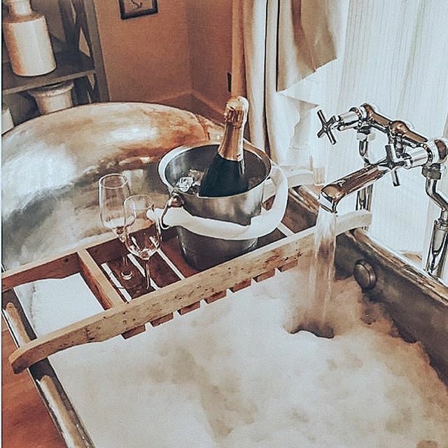 ElysianEstates's tweet photo. Hands up if it’s already been the longest January ever?! 🤦🏼‍♀️ A must then surely to relax in some bubbles @dormyhouse? Bubbles on bubbles. 🛁🥂 #whatdryjanuary #newyearsamefabulousyou 📸@nicoleramson https://t.co/rzRI7pnZMx https://t.co/pZPsBQ2c8B