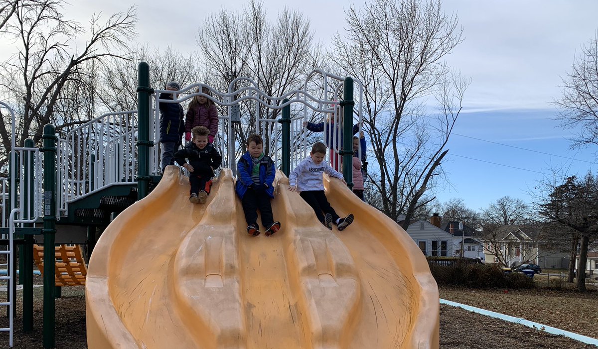 MrsGarrettNKC's tweet photo. K practicing Playground procedures and being kind friends! #pbisreview #MapleKinderstars #warriorscreate #ssdpride @MapleWarriors https://t.co/uT14PswZF4