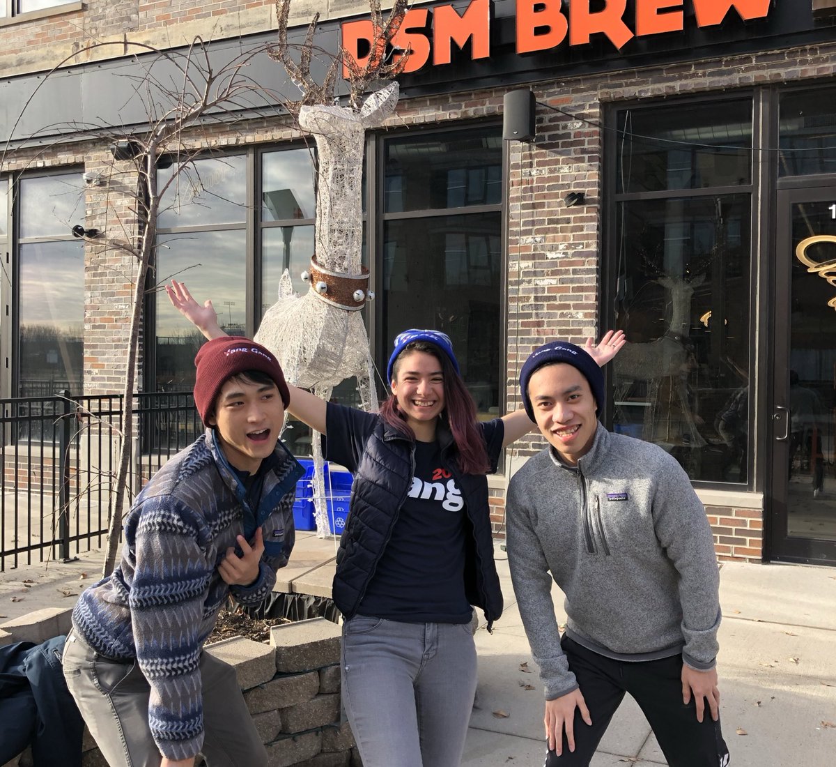 ucbyanggang's tweet image. UC Berkeley Yang Gang canvassing in Iowa! #YangWeek  #UCBerkeleyForYang #CaliforniaForYang #YangGang