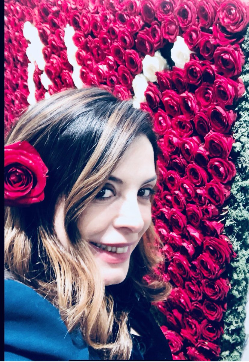 ElenarussoTW's tweet photo. Le #rose parlano più di noi! #AntonellaVezza #ValerioScanu https://t.co/vWGkN2zoSI